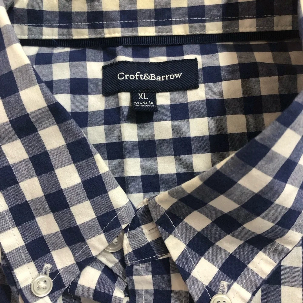 Croft & Barrow Blue and White Casual Button Down Long Sleeve Shirt